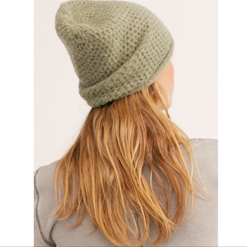 Free People Dreamland Knit Beanie Olive One Size Soft Warm Style ACCFP1220 NWT - Picture 3 of 9